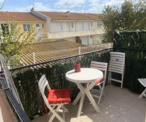 Photo Studio lumineux avec une climatisation de 24m2 avec grand balcon à 700m des thermes de BALARUC 